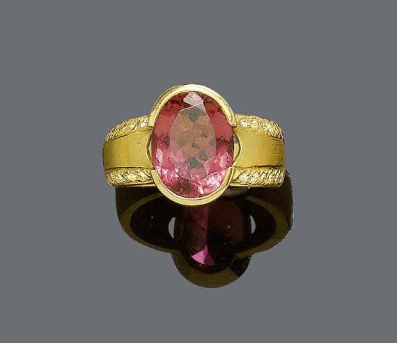 Appraisal: TOURMALINE AND DIAMOND RING Yellow gold Casual-elegant matted band ring