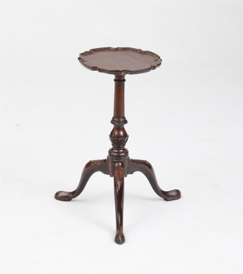 Appraisal: GEORGE III MAHOGANY WINE TABLE The pie crust top raised