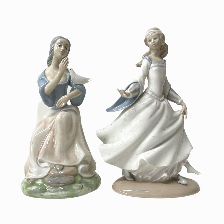 Appraisal: Pair of Lladro Figurines Pair of Lladro Figurines Depicting a