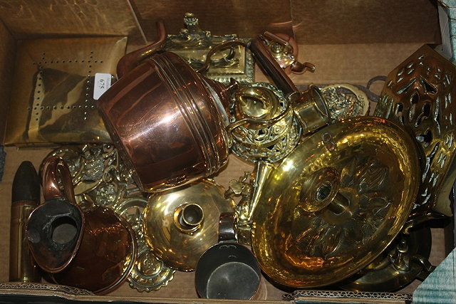 Appraisal: A COLLECTION OF METALWARE to include a copper kettle jugs