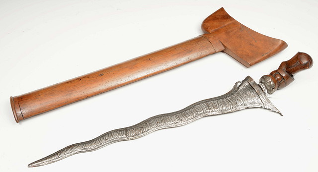 Appraisal: AN ANTIQUE KRIS with laminated serpentine blade and white metal