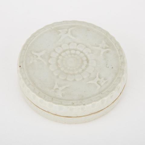 Appraisal: A Porcelain Cosmetic Box Song Dynasty or Later Minor firing