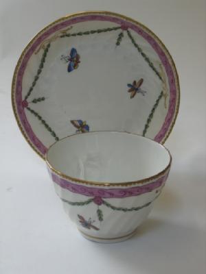 Appraisal: A CHAMBERLAINS WORCESTER PORCELAIN TEA BOWL AND SAUCER late th