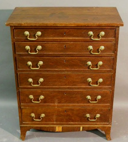 Appraisal: Small English oak chest of drawers thc h x w