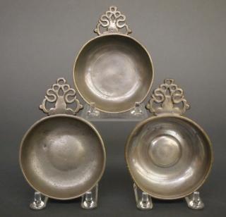 Appraisal: Pewter porringers Three early th century Pewter porringers All having