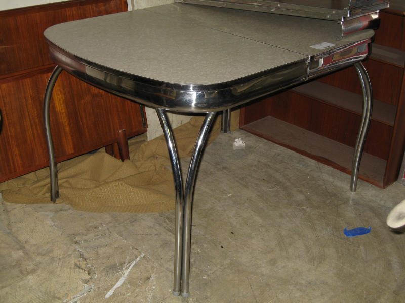 Appraisal: FIVE-PIECE AMERICAN 'S CHROME DINING ENSEMBLE comprising a laminate top