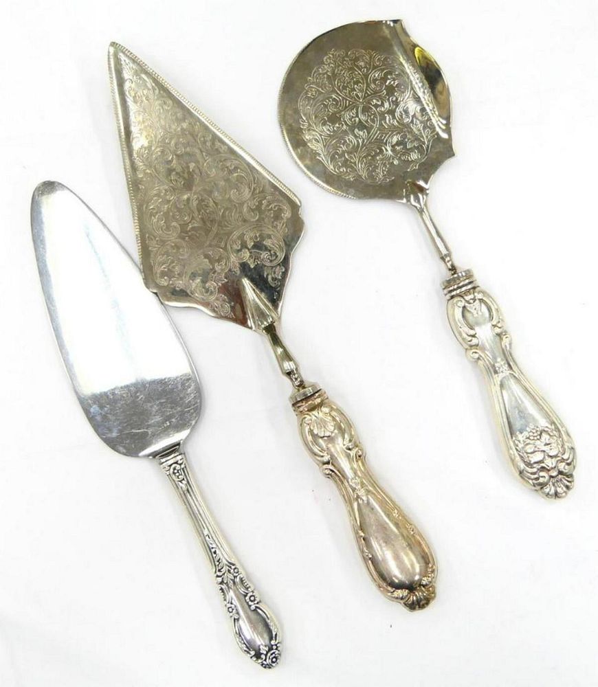 Appraisal: LOT OF STERLING SILVER HANDLE SERVING ITEMS A lot of