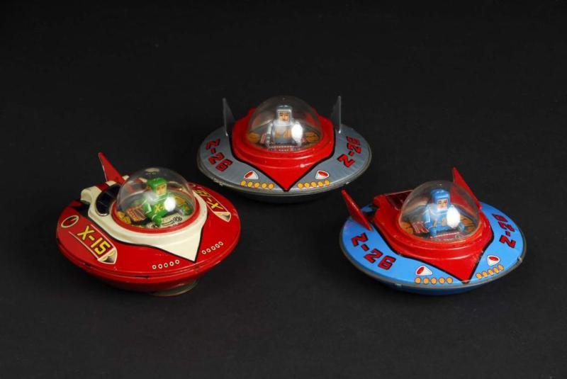 Appraisal: Lot of Flying Saucer Toys Description Japanese All are working