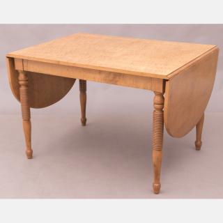 Appraisal: An American Tiger Maple Drop Leaf Table th Century An