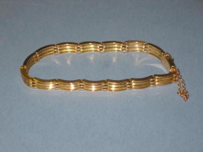 Appraisal: A CT GOLD BRACELET comprising reeded oblong links g