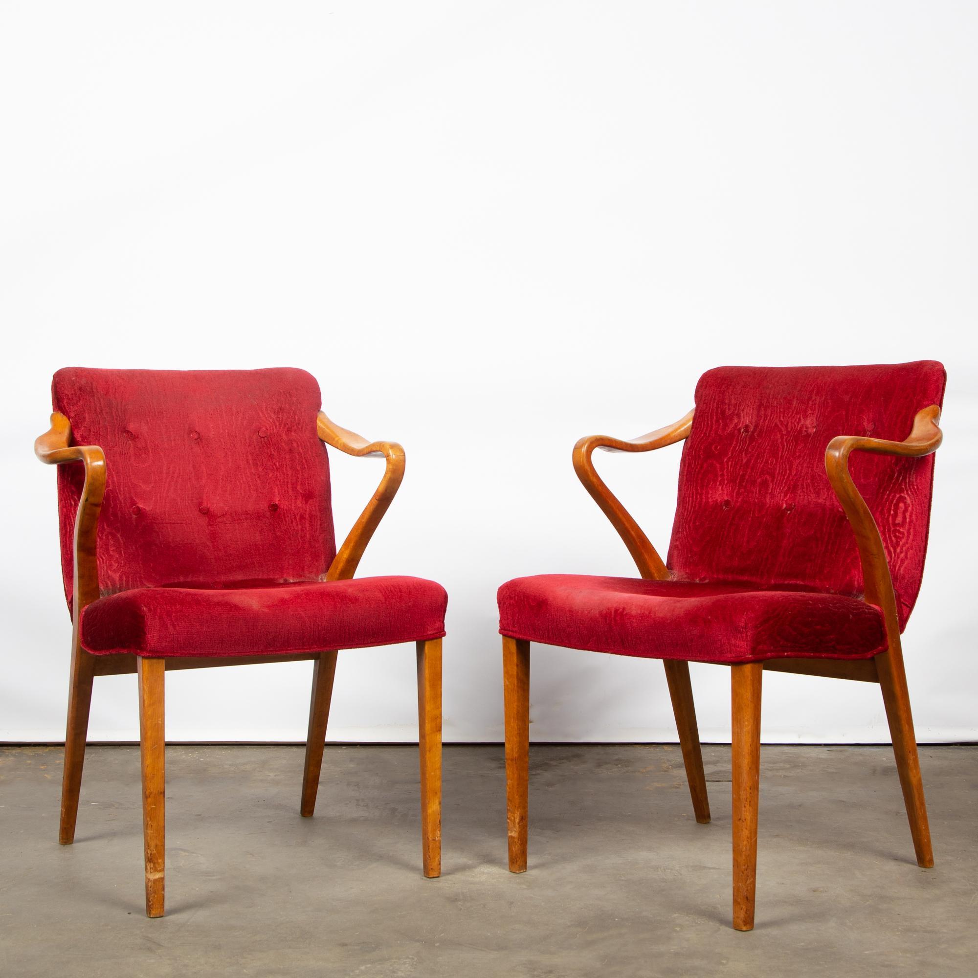 Appraisal: PAIR OF MODERN CURVED ARM CHAIRS Two unique bent maple