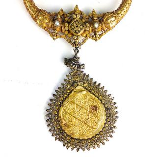 Appraisal: Indo Persian yellow gold necklace and pendant tests k diameter