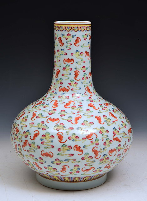 Appraisal: A CHINESE FAMILLE ROSE 'HUNDRED BATS VASE' decorated with enamelled