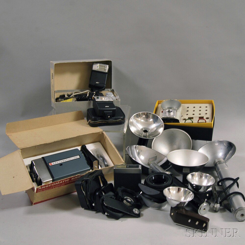 Appraisal: Collection of Miscellaneous Flash and Lighting Equipment including bulb units