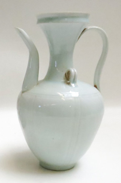 Appraisal: CHINESE SONG DYNASTY STYLE PORCELAIN EWER having a tapering lobed