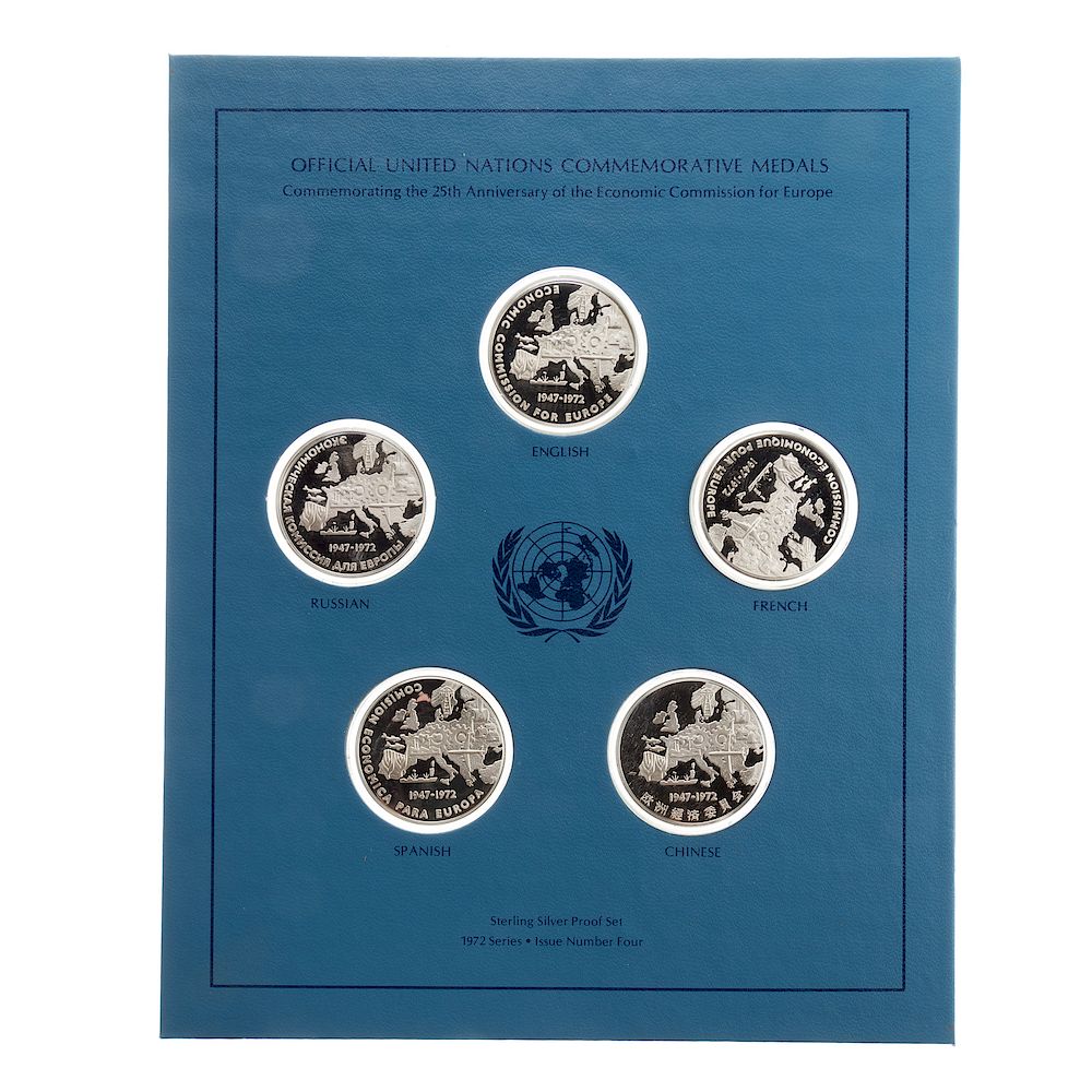 Appraisal: United Nations Commemorative Silver Medals Series medals in trays of