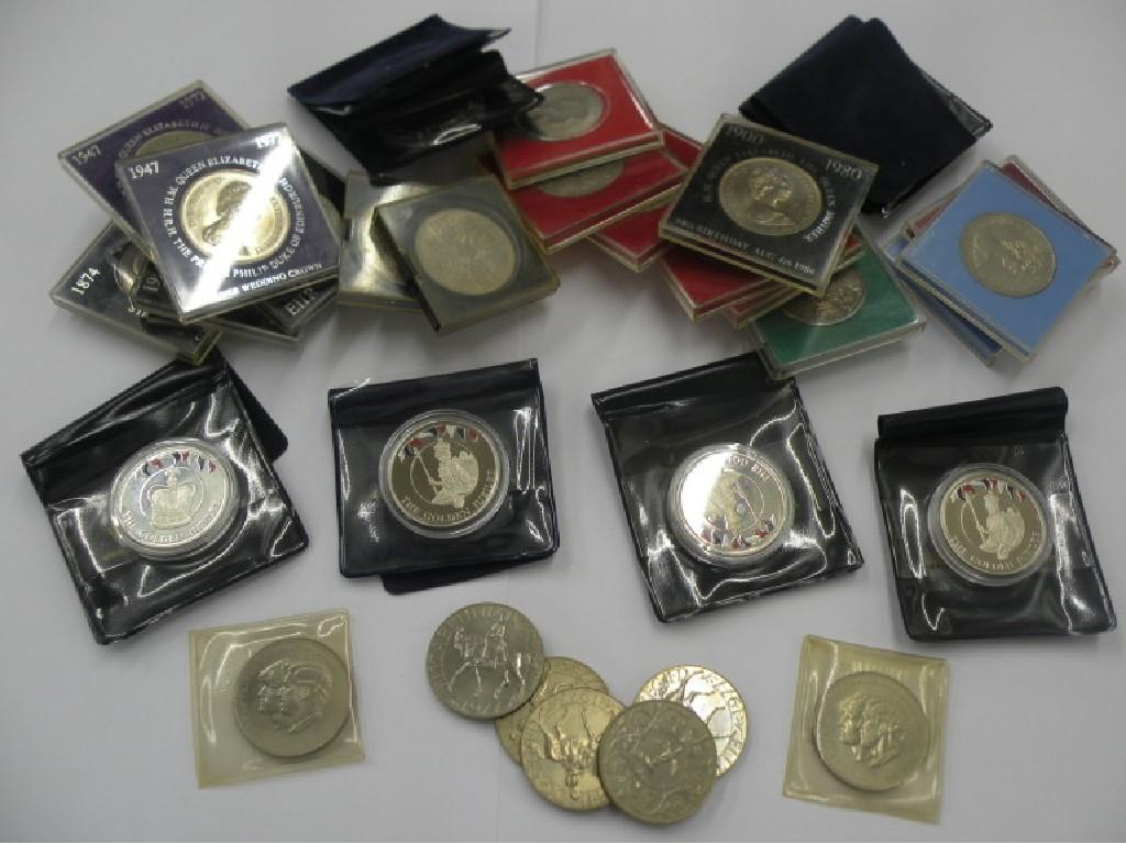 Appraisal: A large quantity of mainly modern crowns