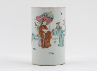 Appraisal: A Chinese famille rose cylindrical brushpot decorated with figures in