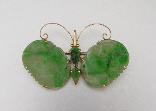 Appraisal: K JADE BUTTERFLY PENDANT BROOCH Carved jadeite wings with jade