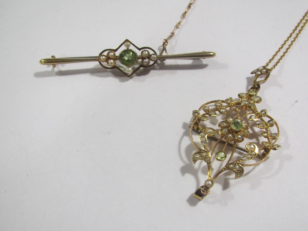 Appraisal: Lot comprising an Edwardian ct gold peridot and seed pearl