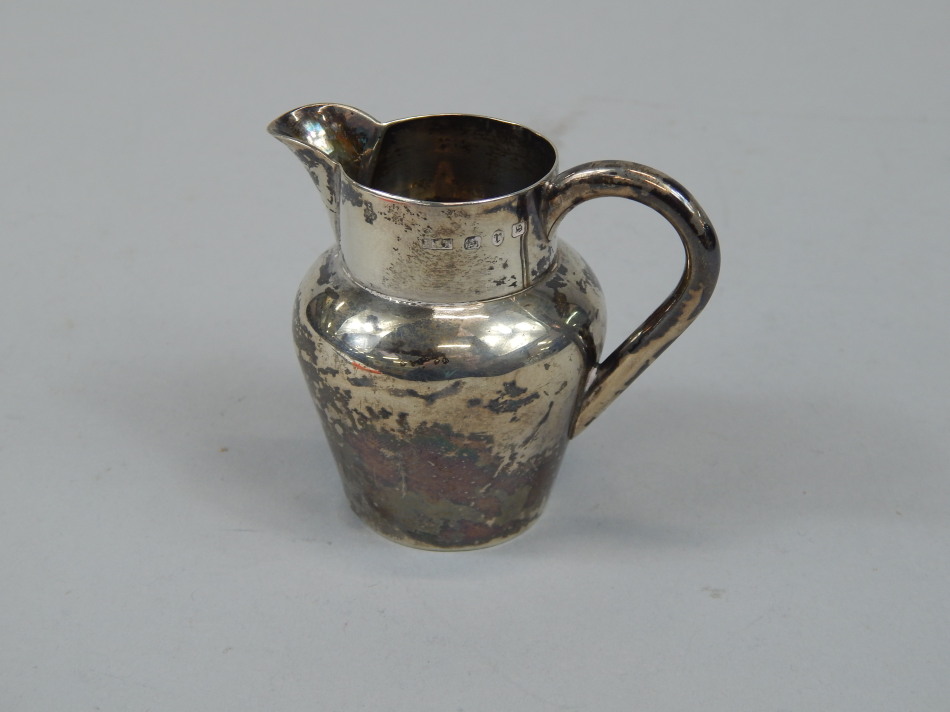 Appraisal: A late Victorian small silver cream jug with plain handle