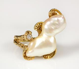 Appraisal: Freshwater cultured pearl diamond and k yellow gold ring Freshwater