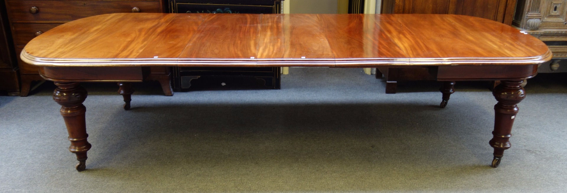 Appraisal: A late Victorian mahogany extending dining table the rounded rectangular