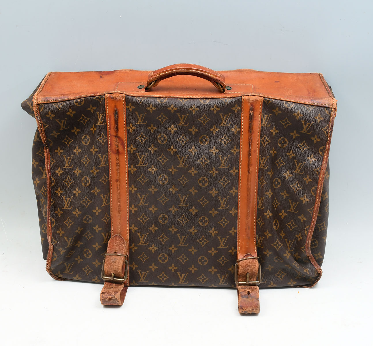 Appraisal: LOUIS VUITTON GARMENT BAG Louis Vuitton Monogram soft sided garment