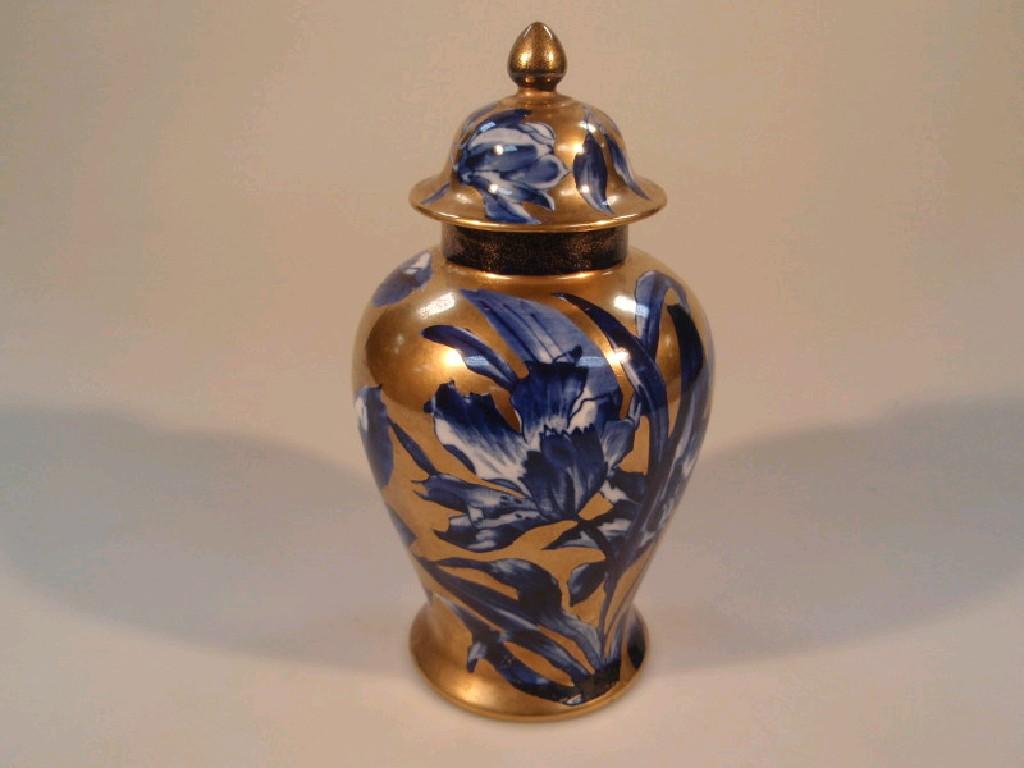 Appraisal: An early thC baluster vase and cover with underglaze blue