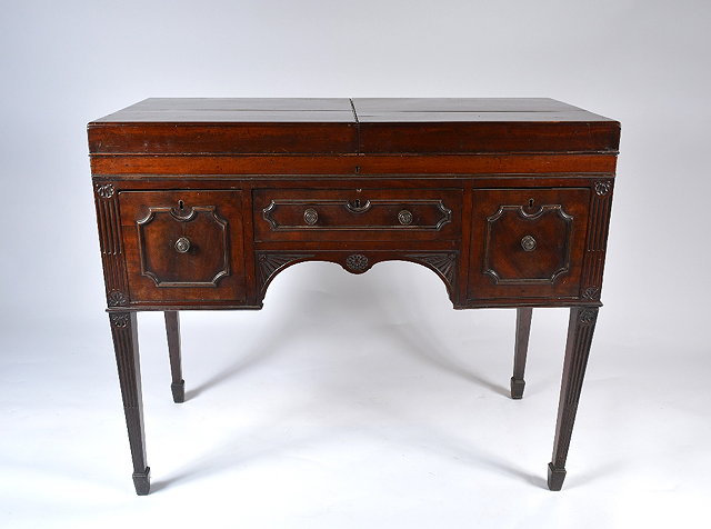 Appraisal: A George III mahogany dressing standhaving a fitted interior with