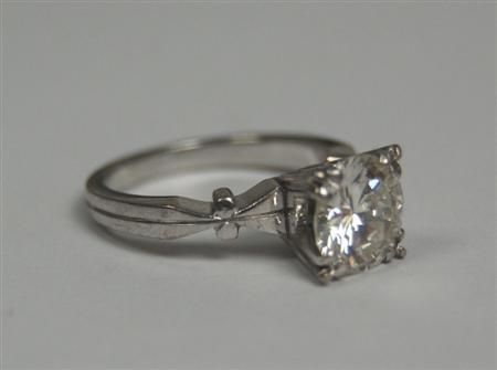 Appraisal: A modern diamond single-stone ring claw set with a round