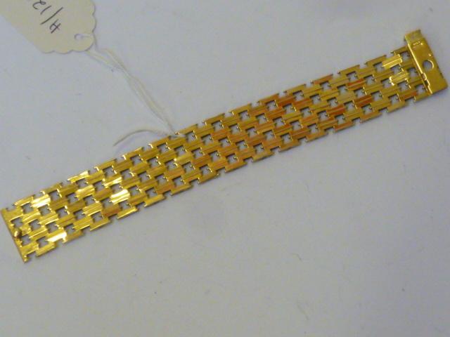 Appraisal: A CT GOLD CUFF BRACELET with textured brick links long