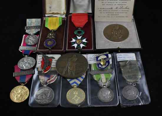 Appraisal: A group of French campaign medals and medallions Estimate -