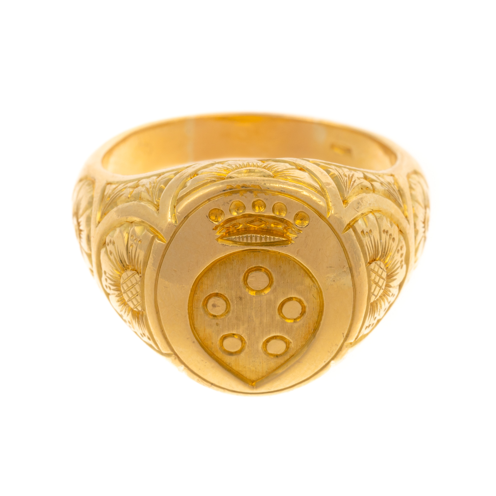 Appraisal: AN ENGRAVED SIGNET RING IN K YELLOW GOLD K yellow