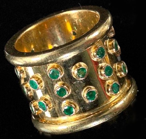 Appraisal: Dramatic Eighteen-Karat Yellow Gold and Emerald Lady's Ring composed of