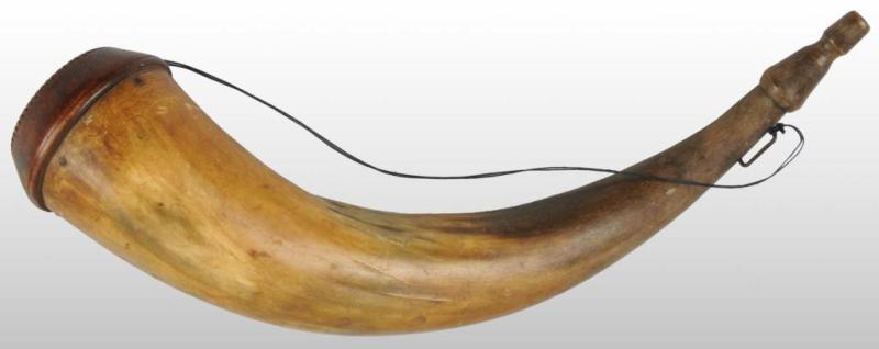 Appraisal: Lancaster County-Type Powder Horn Description Original screw tip turned end-plug