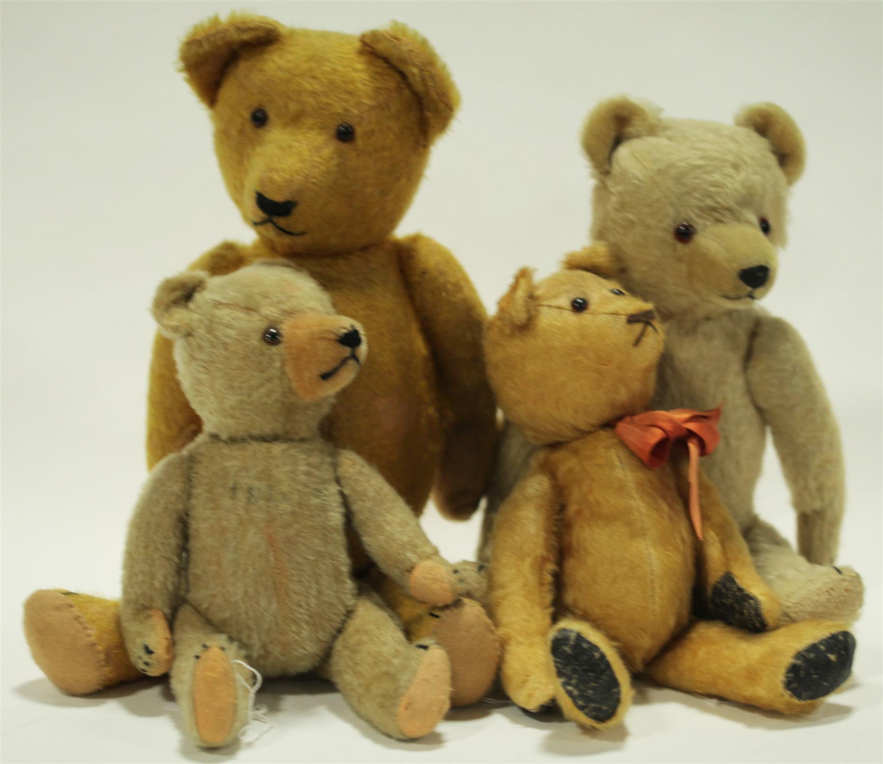 Appraisal: FOUR MOHAIR BEARS American or German early th century Two