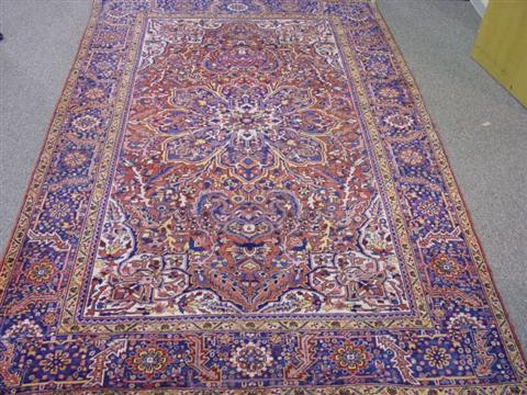 Appraisal: PERSIAN HAND WOVEN AHAR HERIZ RUG - X