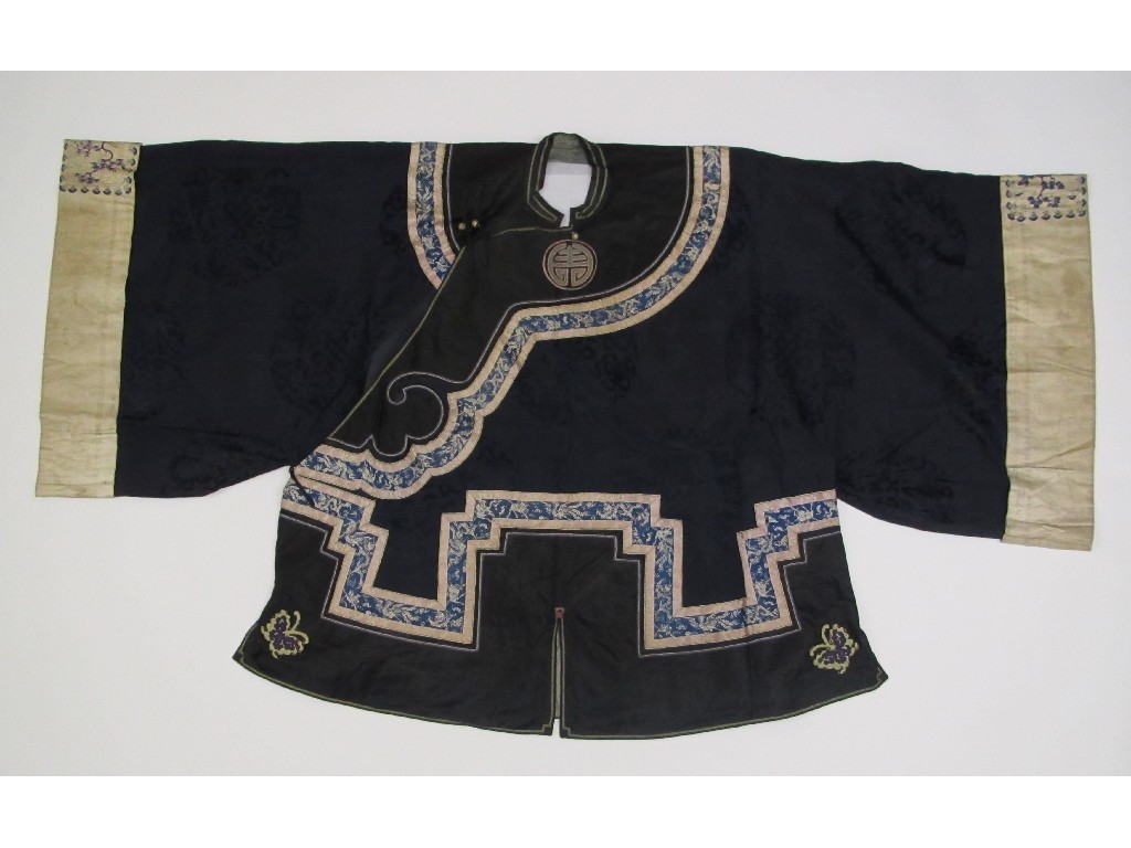 Appraisal: A Chinese Han woman's robe in dark blue silk with