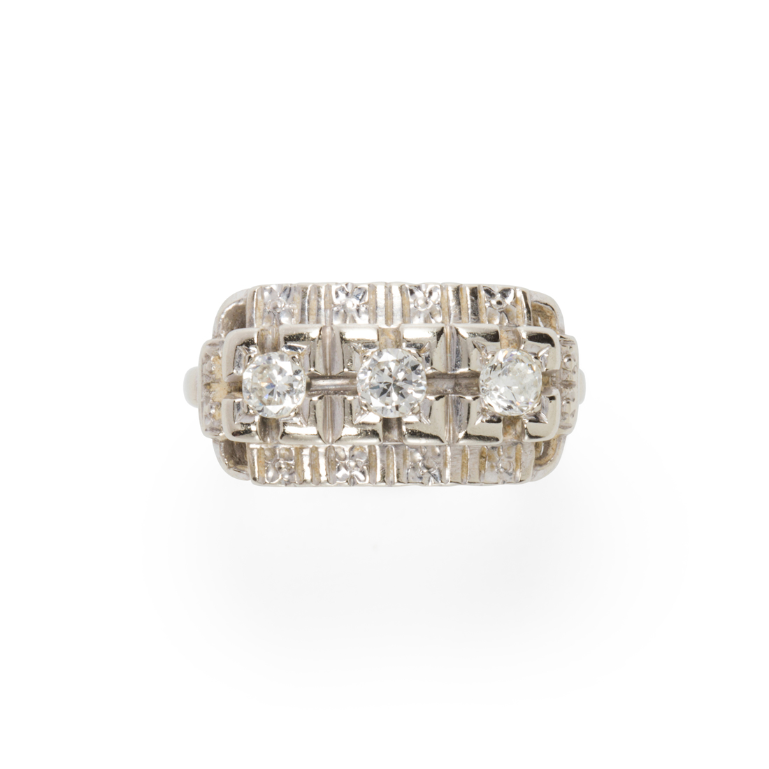 Appraisal: A DIAMOND AND FOURTEEN KARAT WHITE GOLD RING A diamond