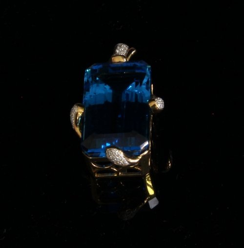 Appraisal: A large blue topaz pendant the rectangular stone in an