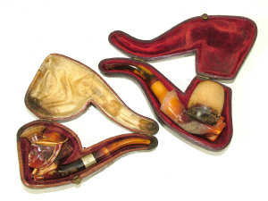 Appraisal: A meerschaum cheroot holder the bowl formed as a lady