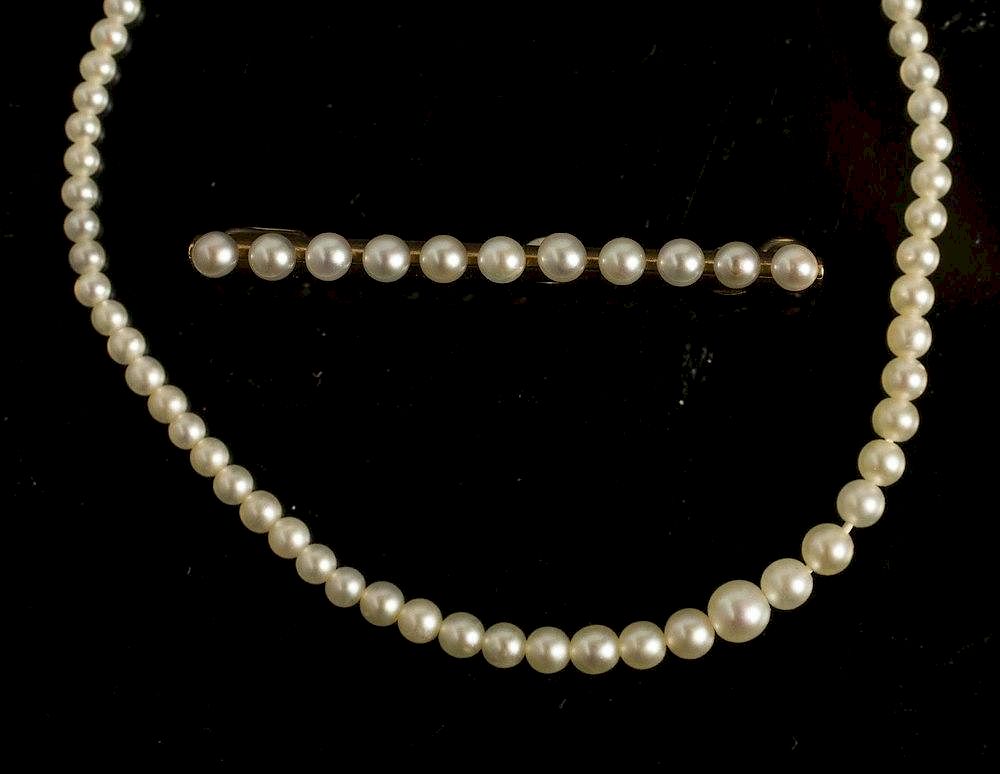 Appraisal: k Pearl Jewelry A natural not cultured pearl necklace with