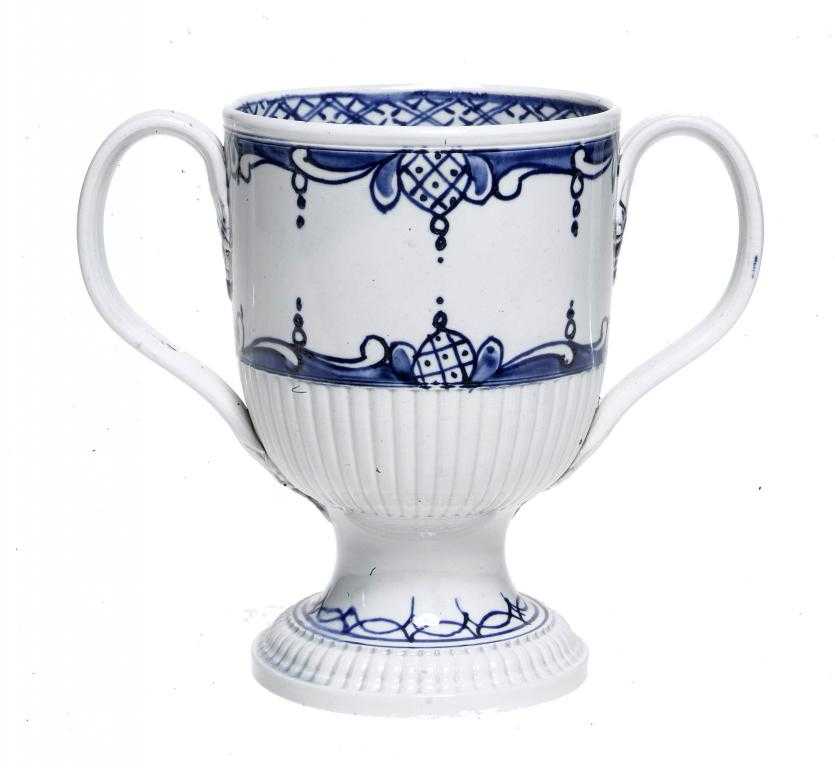 Appraisal: A PEARLWARE LOVING CUP the lower body reeded painted in