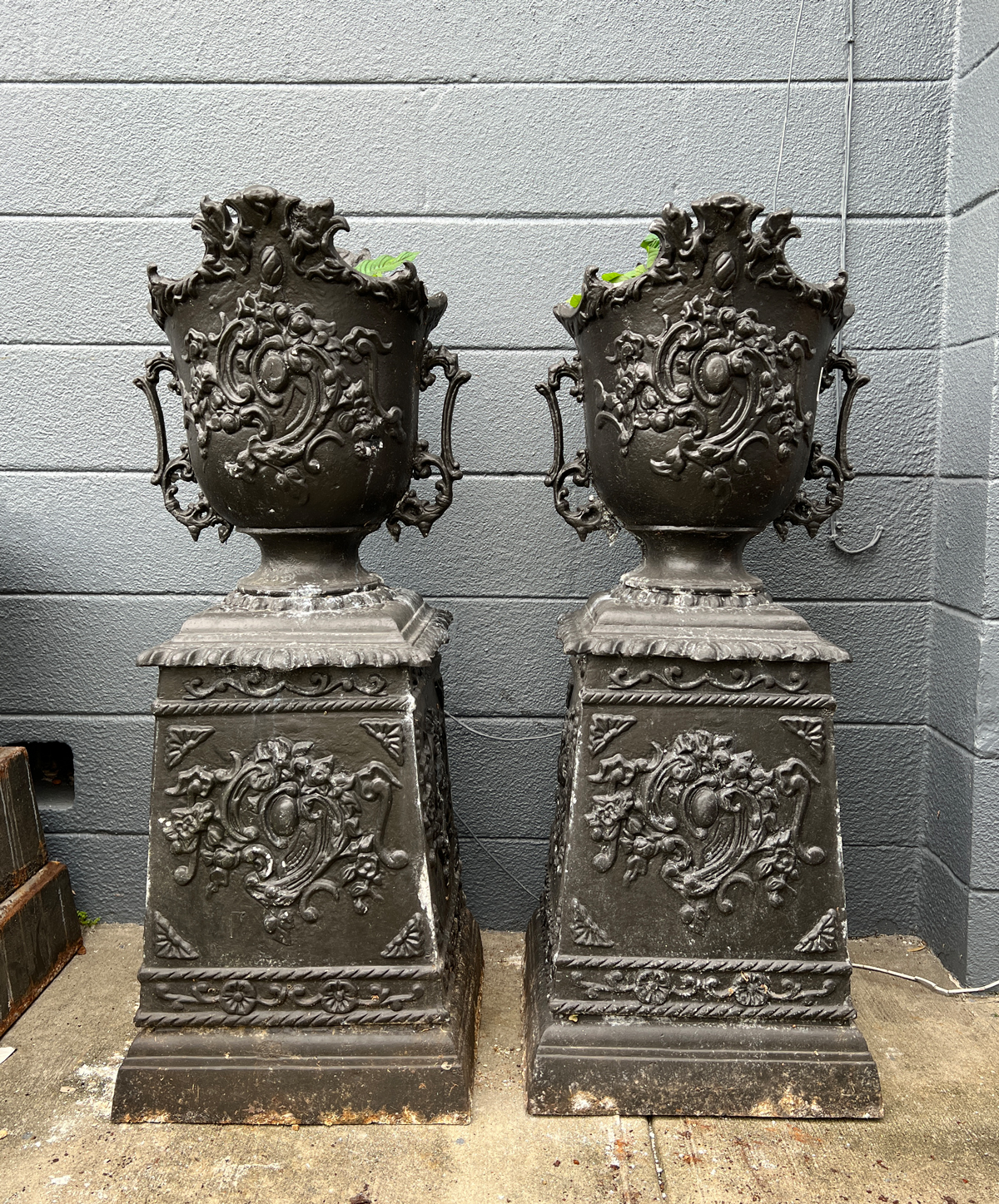 Appraisal: PAIR OF CAST ALUMINUM GARDEN URNS Black painted Cast Aluminum