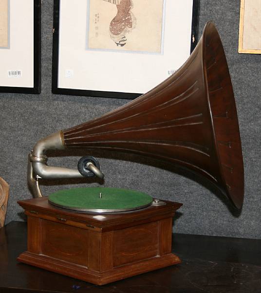 Appraisal: A Gramaphone amp Typewriter Co phonograph