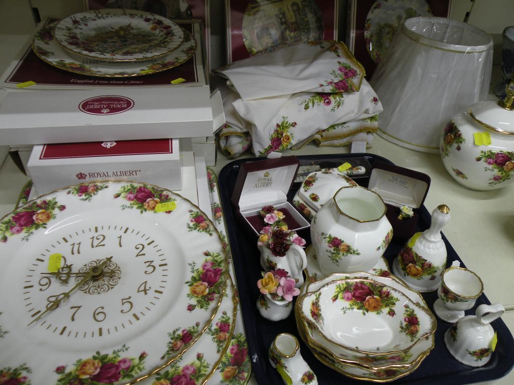 Appraisal: A quantity of Royal Albert Old Country Rose pattern ceramics