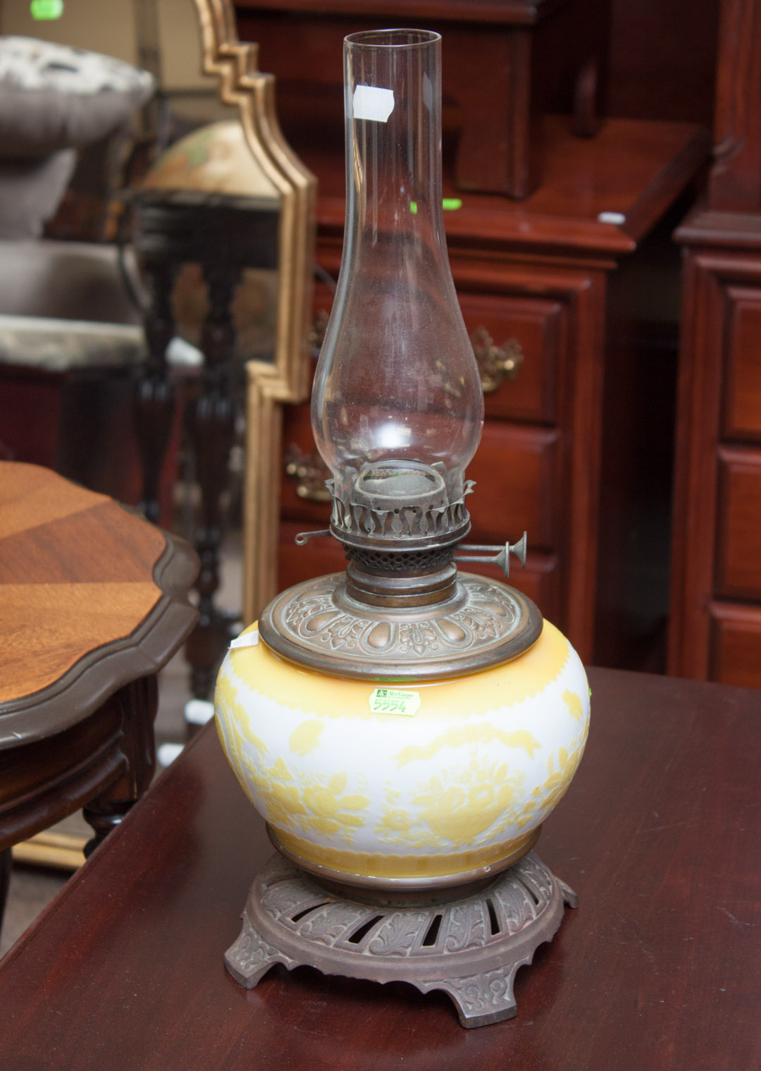 Appraisal: Oil lamp with etched glass font