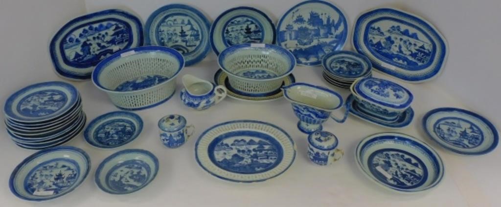 Appraisal: PIECES OF TH CENTURY CANTON CHINESE EXPORTporcelain to include open