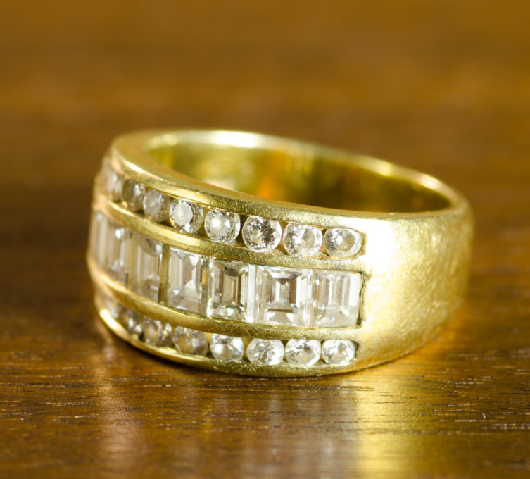 Appraisal: DIAMOND AND EIGHTEEN KARAT GOLD RING channel set with round-cut